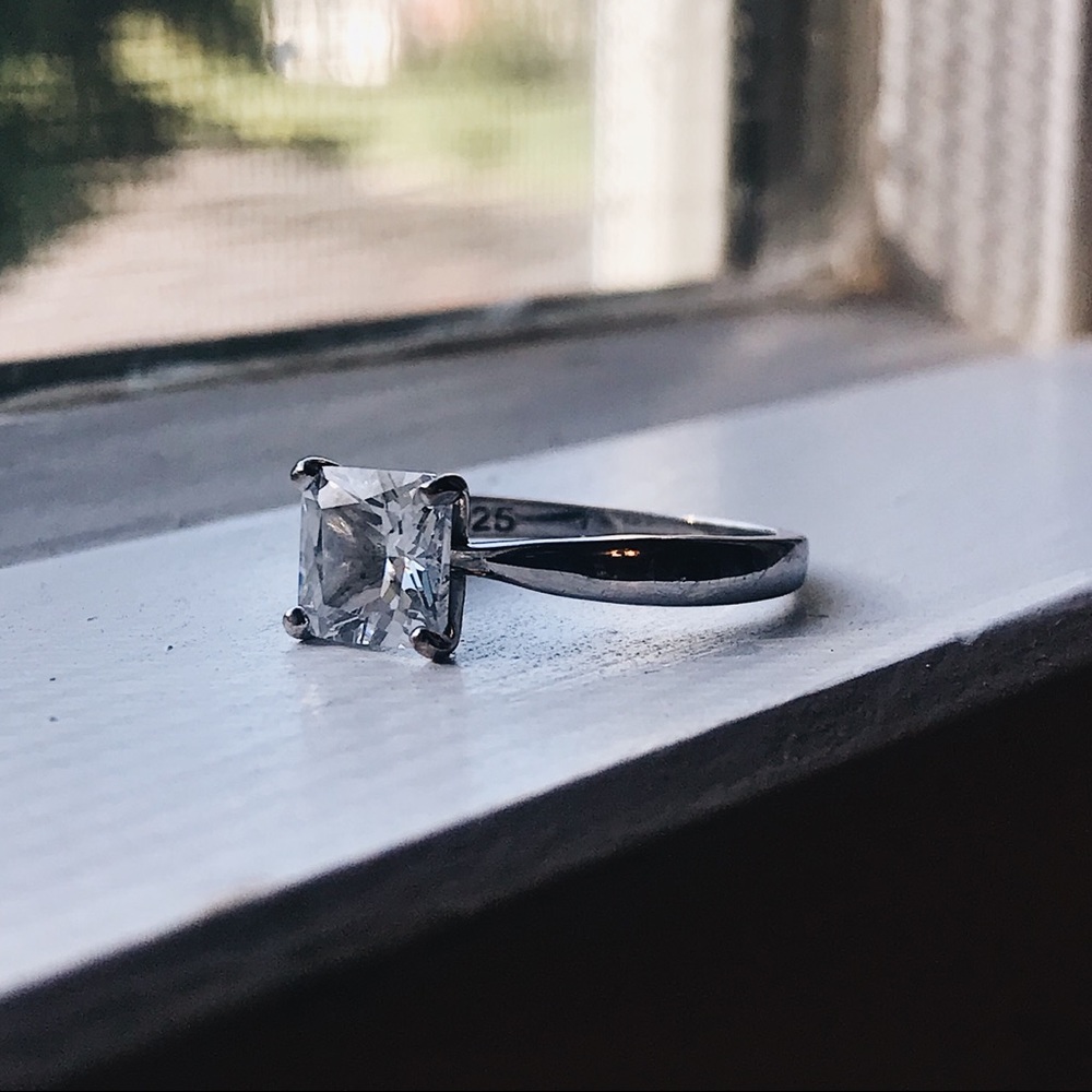 Sterling Silver Solitaire Princess Cut CZ Ring Sz8 - Picture 3 of 11
